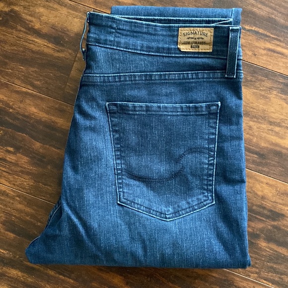 Levi’s Signature Totally Shaping Skinny Jeans - Picture 7 of 7